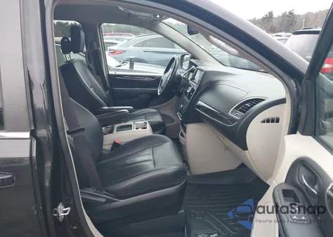 2016 Chrysler Town & Country Touring z USA, uszkodzony, nr VIN 2C4RC1BG7GR110753